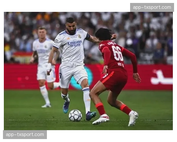 争议瞬间:VAR长时间介入检查皇马进球前的疑似犯规 争议瞬间:VAR长时间介入检查皇马进球前的疑似犯规