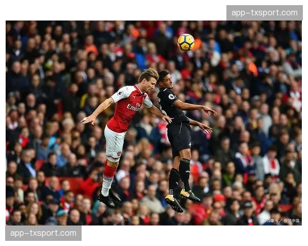 奇观！诺丁汉森林与埃弗顿比赛因无人机入侵球场上空而中断8分钟