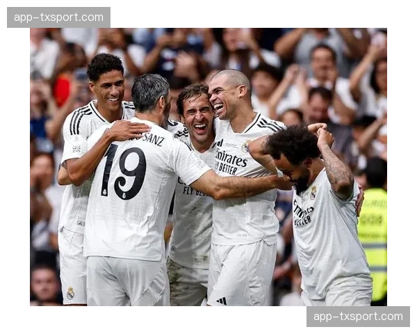 活动报道：皇马基金会慈善赛募集善款创纪录，劳尔、卡西等名宿出席